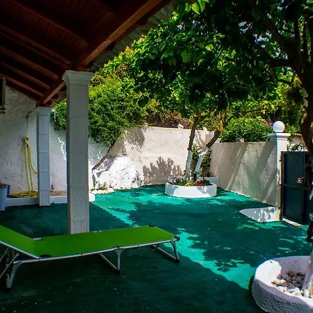 Agathi House * 阿齐欧斯·贡多斯